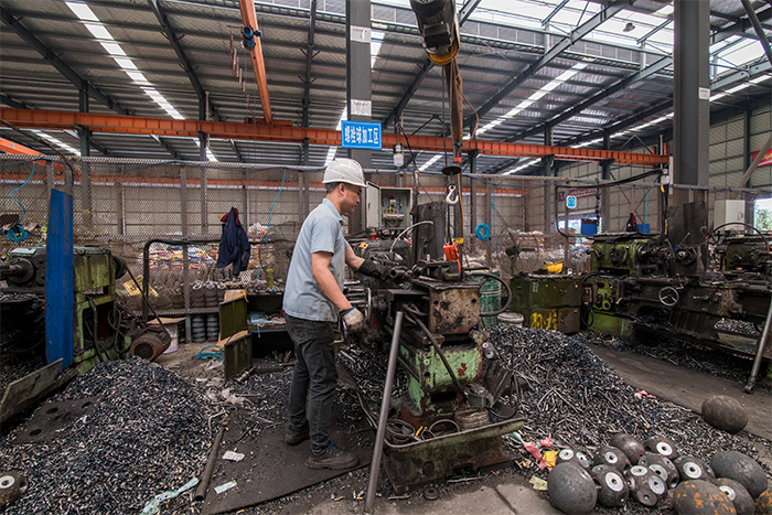 泊头网架配件-螺栓球加工车间