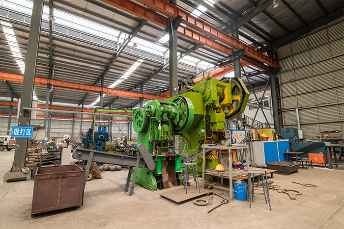 泊头网架配件-锥头加工车间